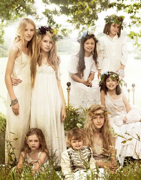 Az esküvő - Lottie balról a második