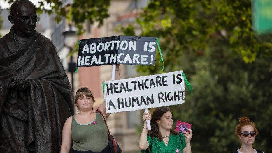 Az abortusz egészségügyi ellátás. Az egészségügyi ellátás emberi jog.