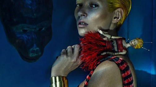 Kate Moss és Kicsi Én Alexander McQueen tavaszi kampányában