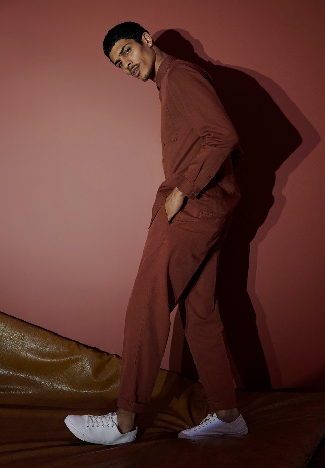 Ragyogó árnyalatok, lehelletkönnyű anyagok: az új tavaszi kollekció egyesíti a modern és klasszikus stílust!