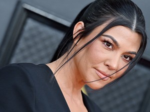 Kourtney Kardashian babát vár, és elképesztően vagányan jelentette be
