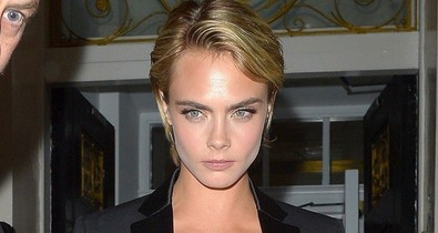 Ilyen lett volna, ha Csengetett, Mylord? Cissy-je ott van a királyi esküvőn