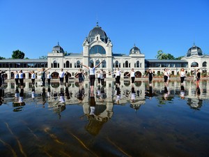A hétvégén a Városligeti-tavon jógáztunk