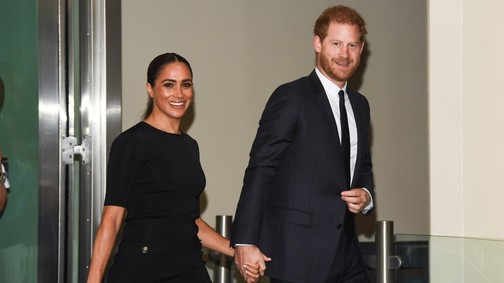 Meghan Markle bemutatja, hogyan viseljünk feketét sikkesen nyáron is
