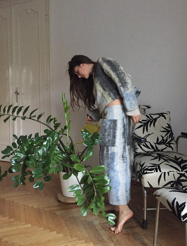 Eke Angéla egy magyar tervező ruháját választotta a mai napra