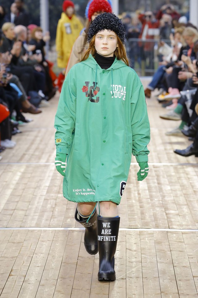 A Stranger Things 2 sztárja már a párizsi divathéten is debütált