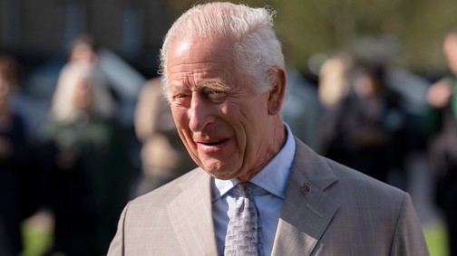 Károly király felfüggeszti a kezeléseit, fontos ok miatt jutott erre a döntésre