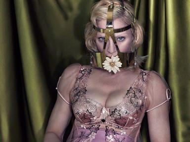 Madonna: Van TOPLESS fotó legújabb sorozatban