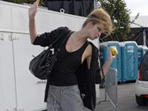 Enikő imád bohóckodni