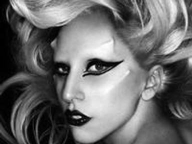 Pisilés közben fotózták Lady Gagát!