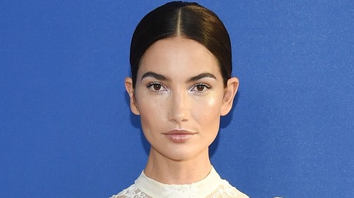 Lily Aldridge maxiruhája egy igazi álom