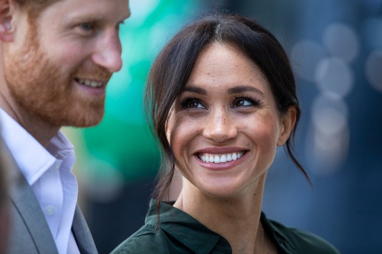 Jó ég: Itt az első fotó Meghan Markle és Harry kislányáról, sőt az egész családról! 