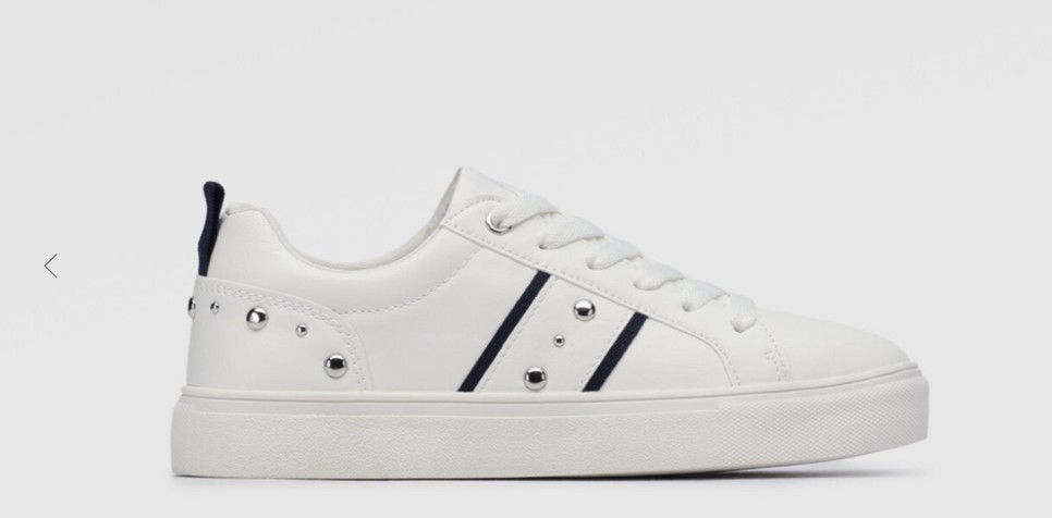 A klasszikus hófehér tornacipő igazi jolly-joker, mutatjuk, hogyan viseld idén nyáron