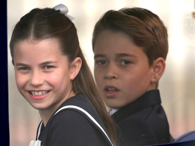 Elolvadunk! Ilyen aranyosan becézik Sarolta hercegnőt az osztálytársai