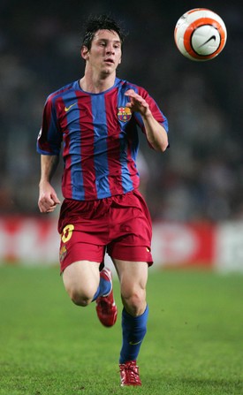 Messi 2005. szeptember 27-én a Camp Nou Stadionban mutatta meg látványos labdajátékát az Udinese elleni európai kupameccsen.
