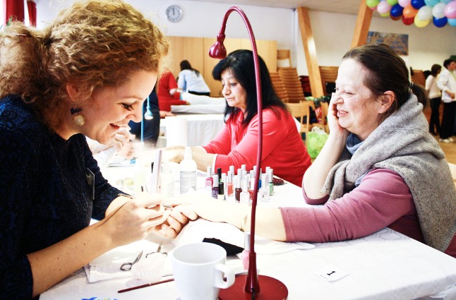 Szépségnapot rendeztek a női hajléktalanszállón