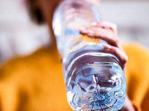 Tényleg veszélyes, ha műanyag palackból iszol vizet?