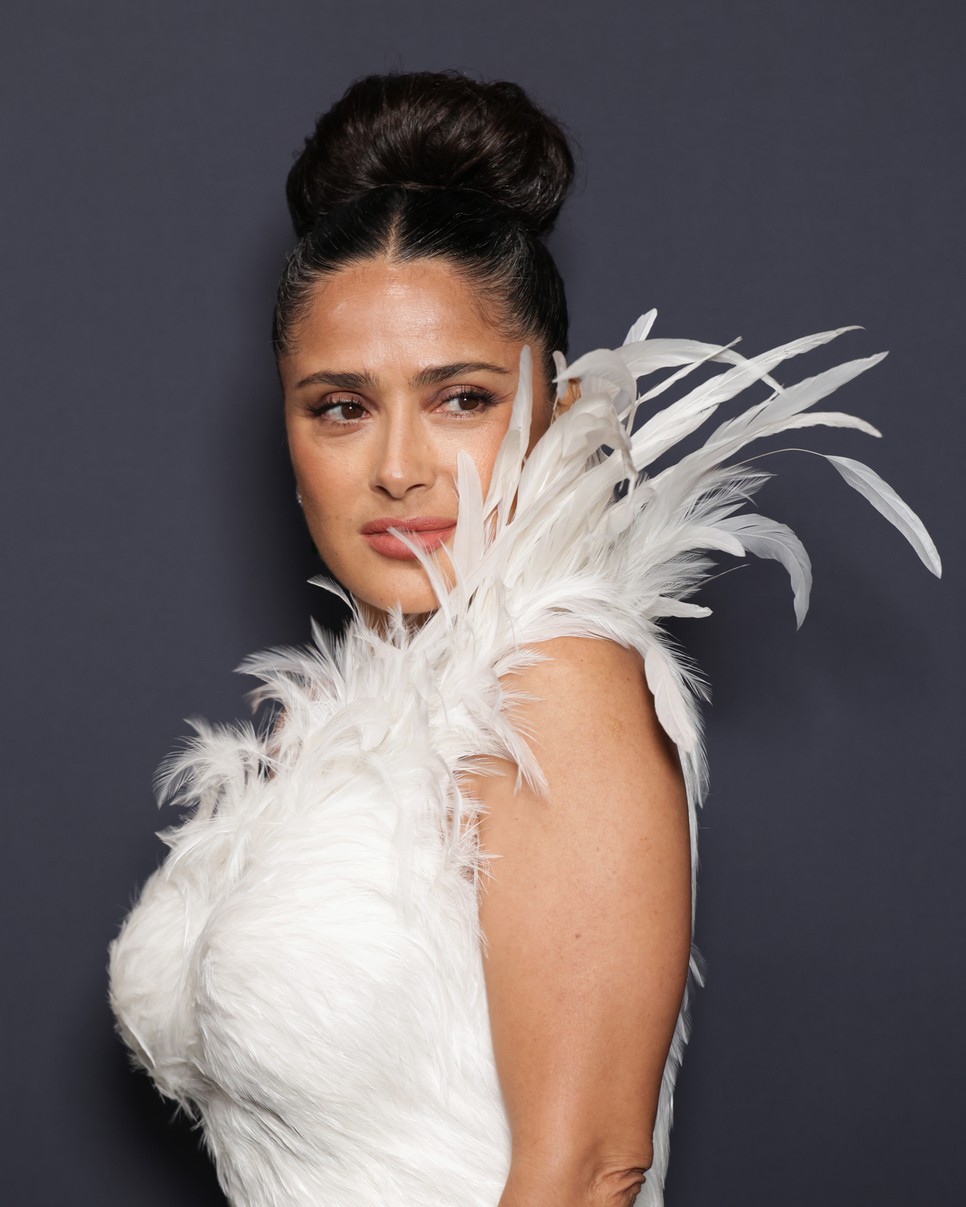 Salma Hayek varázslatos frizurát villantott az est folyamán, ősz tincsei csak úgy ragyogtak 