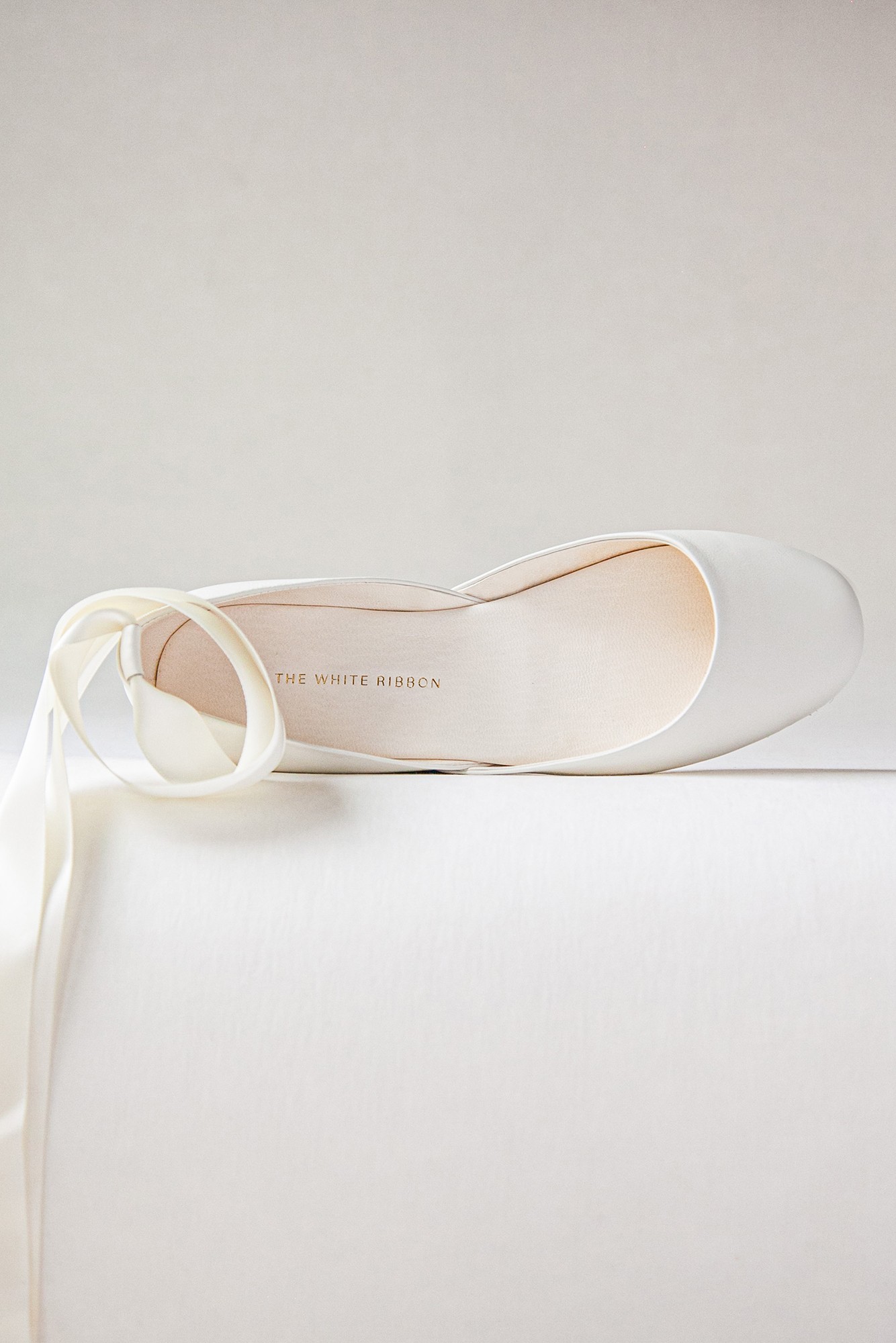 The White Ribon Luna Light Ivory esküvői balerinacipő