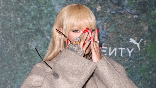Rihanna szőke lett, és hirtelen fel sem ismertük