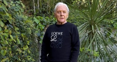 Változnak az idők: Anthony Hopkins 84 évesen állt modellt a Loewe divatkampányához