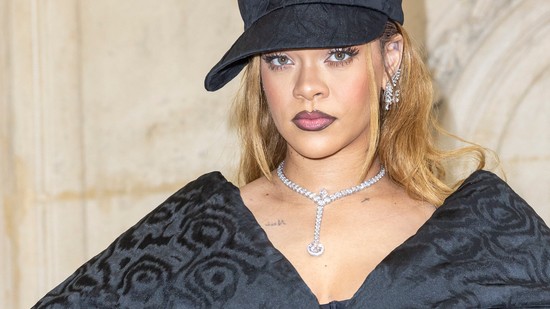 Rihanna levágatta a haját, és brutálisan jól áll neki a rövid frizura