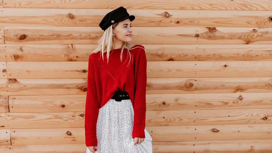 A női öv soha nem megy ki a divatból. Rendkívül sok stilizáláshoz elengedhetetlen, és mindig jól mutat.