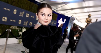 Selena Gomez még ezt a rettenetes farmertrendet is sikkessé teszi