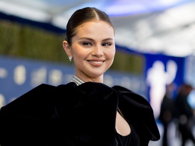 Selena Gomez pattanásos, kócos fotót posztolt, és imádjuk érte