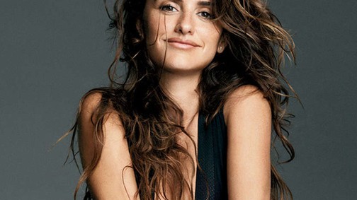 Húha, Penélope Cruz aztán behajolt!