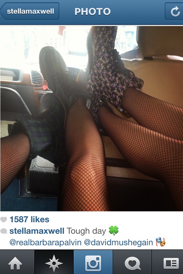 Dublinban a Martens bakancs és neccharisnya örök párost vetették be. Jól állt nekik!