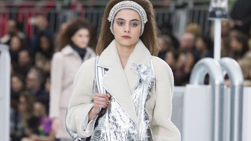 Totál metál ruhadarabok és kiegészítők, amiket imádni fogsz!