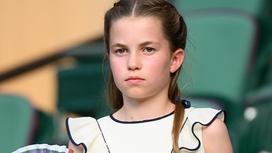 Sokak szerint Sarolta hercegnő pontosan úgy néz ki, mint édesapja, Vilmos herceg gyerekként