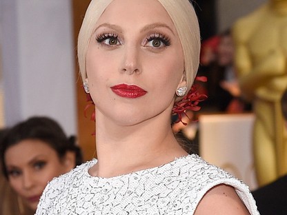 Egy nap, két sokkolóan vagány napszemüveg Lady Gagától! 