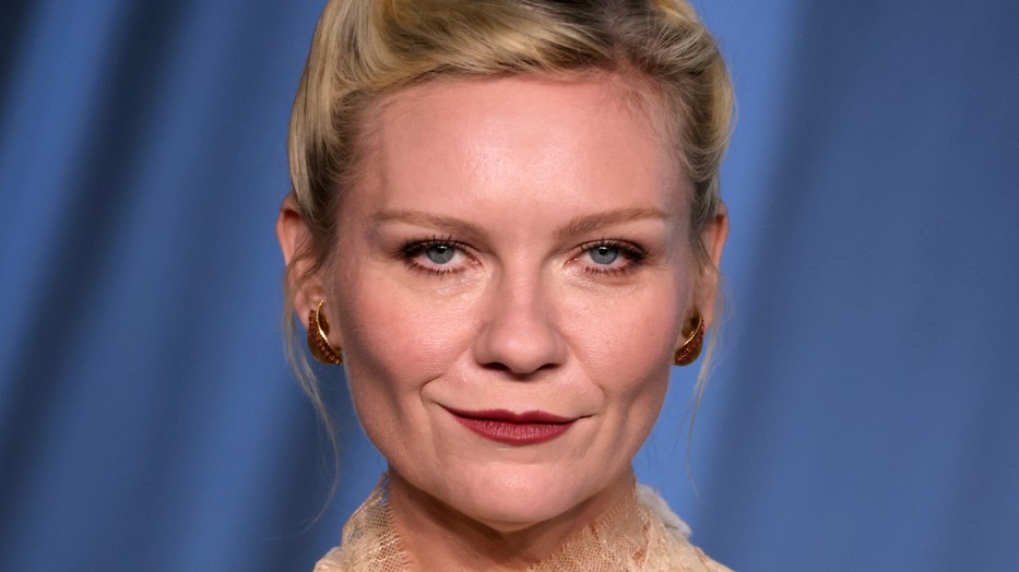 Kirsten Dunst nagy feltűnést keltett a vörös szőnyegen