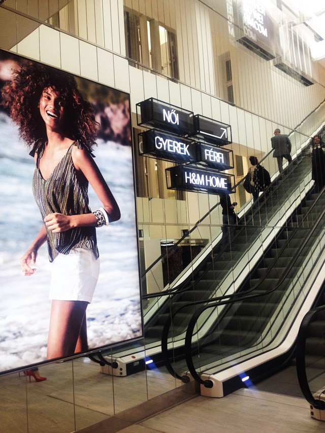 Átvirrasztott éjszaka, hatalmas parti és óriási nyeremények - Megnyitott a legnagyobb és legszuperebb H&M