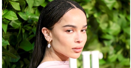 A „fül layering” az új divatőrület – így variáld az apró fülbevalókat, mint egy profi