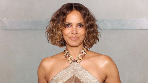 Halle Berry 22 év után ismét felvette az ikonikus meztelenruháját, és káprázatosabb, mint valaha