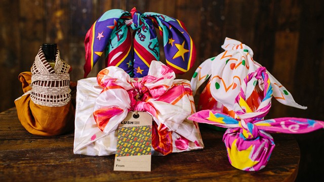 Idén karácsonykor te is így csomagolsz majd! Cseréld le a papírt és a műanyagot!