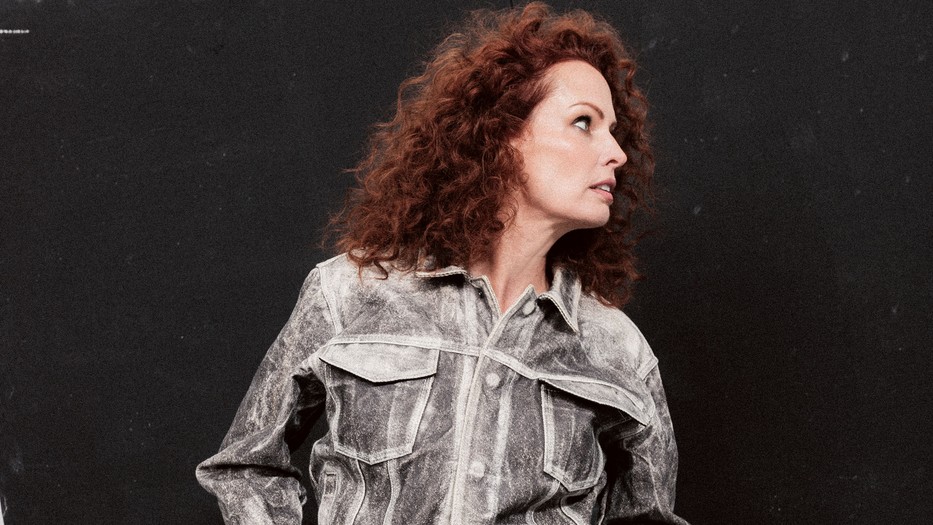 Dobó Kata a január-februári GLAMOUR magazinban