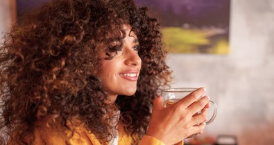 Van egy ital a tej mellett, ami meglepően jó hatással van a csontjaidra