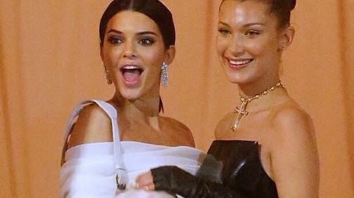 Kendall Jenner és Bella Hadid megelégelték a paparazzit és durván bemutattak nekik!
