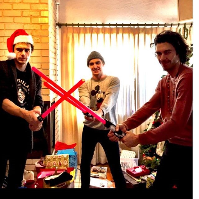James Franco és testvérei, Dave és Tom az idei karácsony legjobban várt filmjének hangulatában ünnepeltek, naná, hogy a Star Wars.