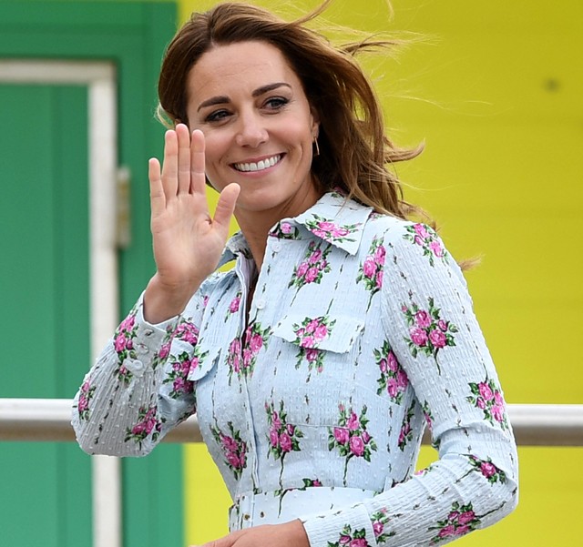 Nem bírjuk követni: Kate Middleton a nyár legvagányabb ruháiban parádézik