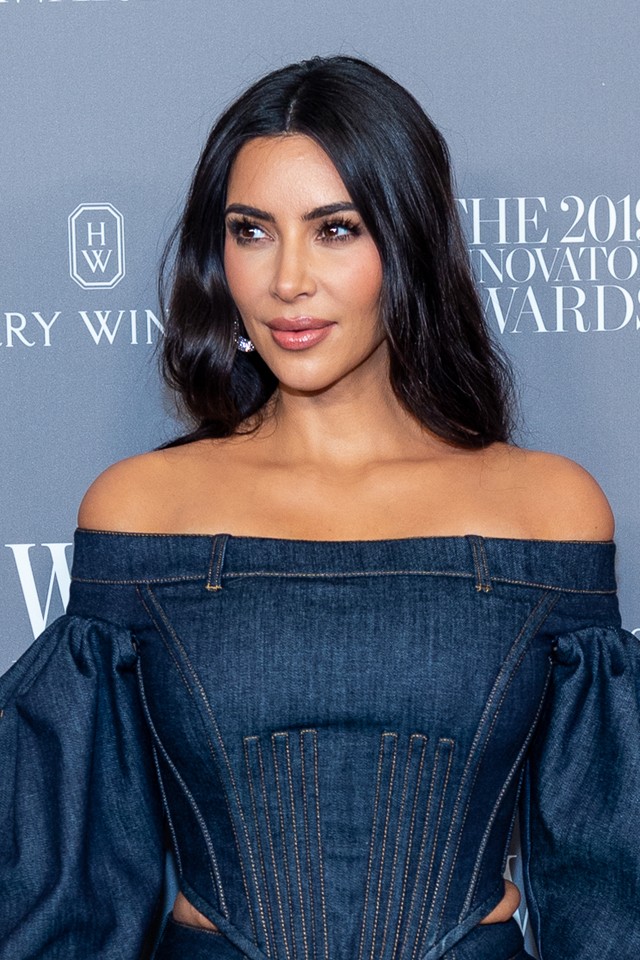 Kim Kardashian a lehető legfurcsább szettben jelent meg Kanye West oldalán