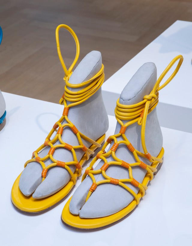 Saru STUART WEITZMAN stuartweitzman.com