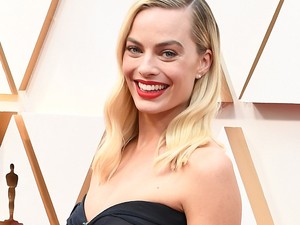 Margot Robbie tudja, milyen ruhában lehet túlélni ezt a hőséget