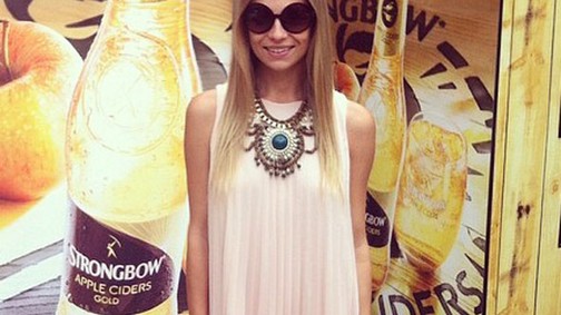 Iszak Eszti csodaszép szettben a Sziget 3. napján