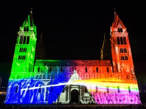 Július első hétvégéjén újra fénybe borul Pécs, jön a Zsolnay Fényfesztivál