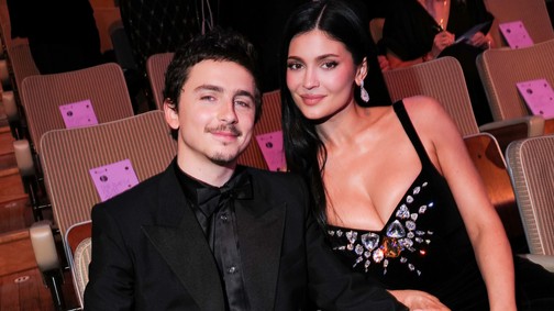 Kylie Jenner és Timothée Chalamet le sem tudták venni a kezüket egymásról, a pár szerelmesebb, mint valaha